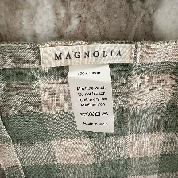 Magnolia Green Gingham Linen Table Runner - Picture 14 of 17